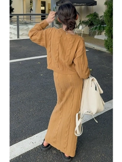 Костюм вязаный