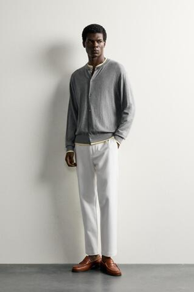 КОМФОРТНЫЕ БРЮКИ ЧИНОС ИЗ РЕЛЬЕФНОЙ ТКАНИ — ZARA