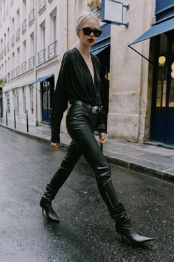ZARA БРЮКИ ИЗ ИСКУССТВЕННОЙ КОЖИ НА МОЛНИЯХ, ЧЕРНЫЙ