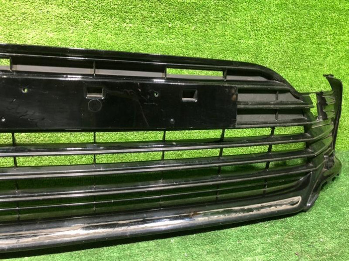 Решетка переднего бампера Toyota Camry XV70 (2020-н.в.)
