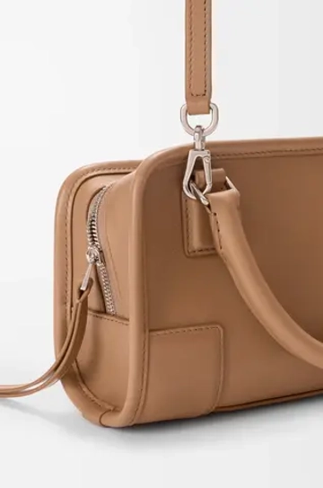 Loewe Мини-сумка Amazona 180 из мягкой телячьей кожи, мокко