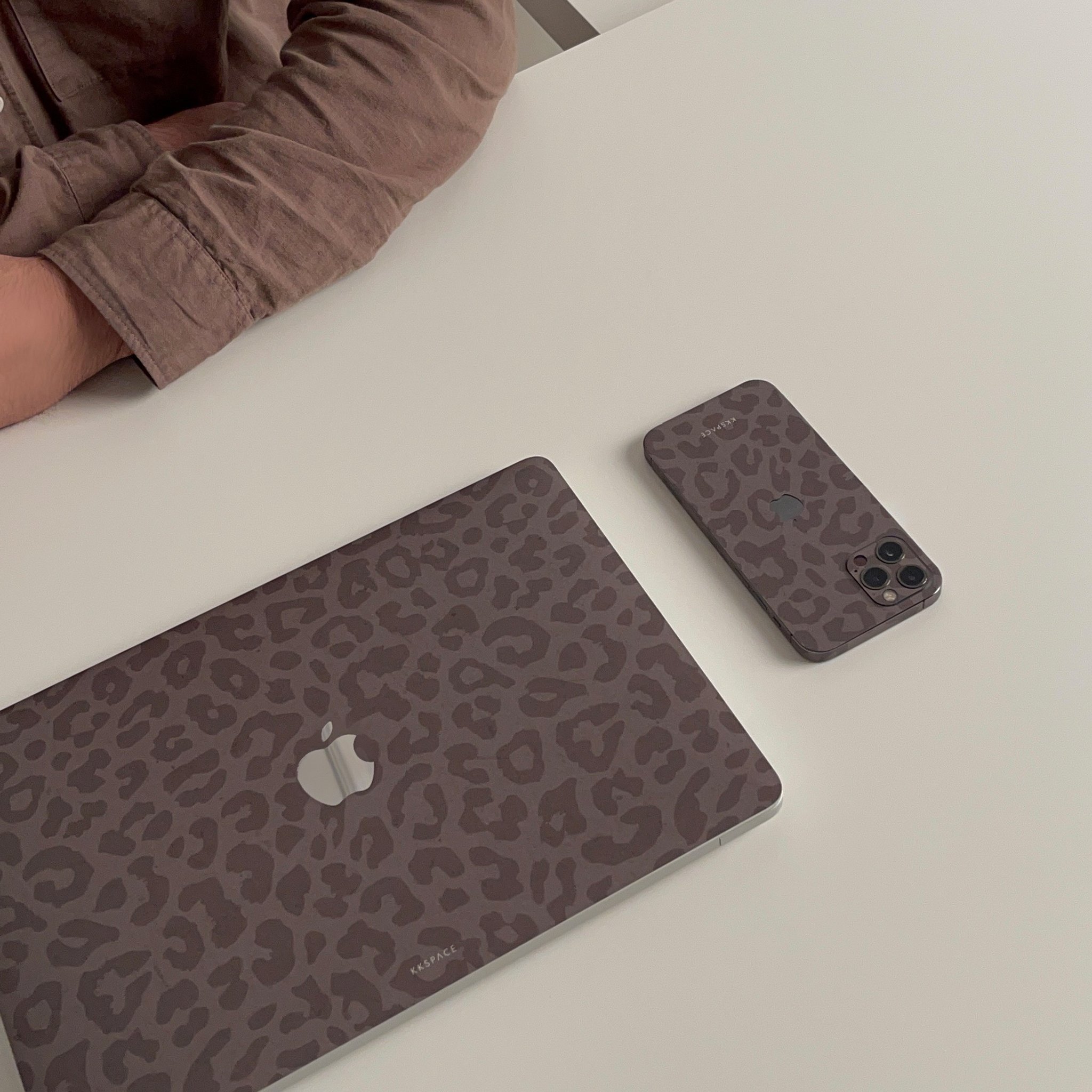 Виниловая наклейка COZY JUNGLE для MacBook