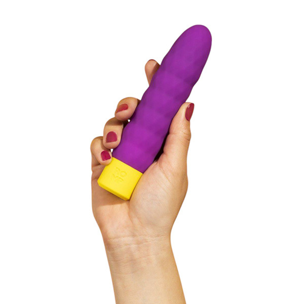 Фиолетовая вибропуля 15см Romp Beat Rechargeable Textured Mini Vibrator RPBBSG4