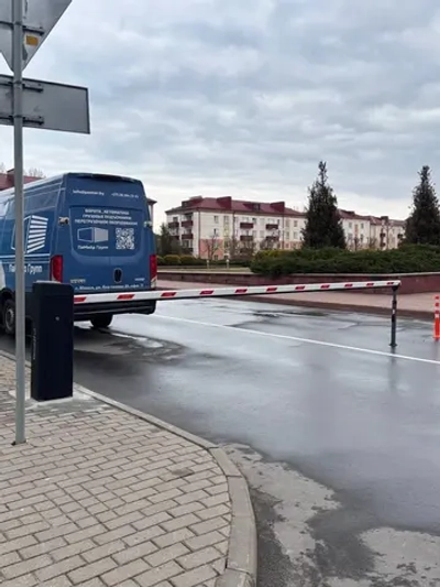 Шлагбаум с прямоугольной стрелой