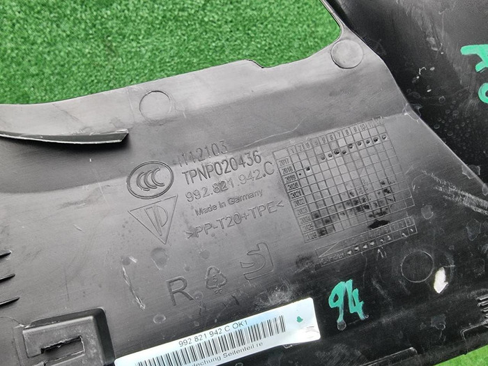 Пыльник крыла правый Porsche 911 8 992 (2018-н.в.)