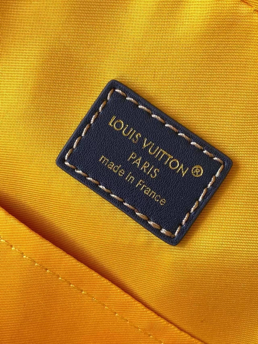 Нагрудная сумка-слинг Louis Vuitton Avenue PM