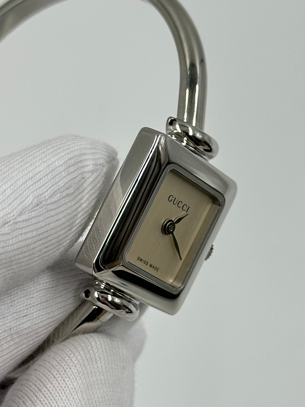 Часы Gucci 1900L