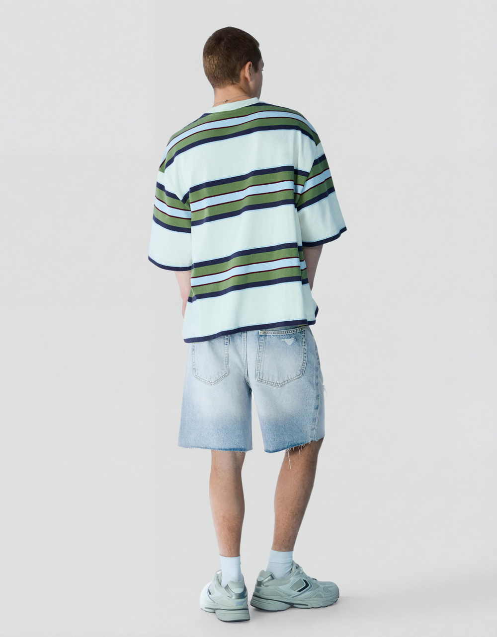 Мужские рваные джинсовые бермуды - BERSHKA
