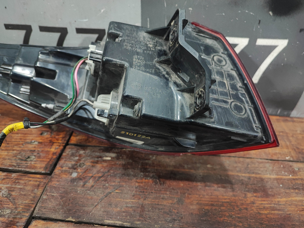 Фонарь правый LED Kia Rio 4 X-Line 20-нв Б/У Оригинал 92402H0800