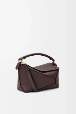 Loewe Маленькая сумка Puzzle Edge из мягкой зернистой телячьей кожи, темно-каштановый