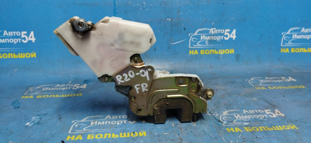 Замок двери передней правой NISSAN TERRANO 1993
