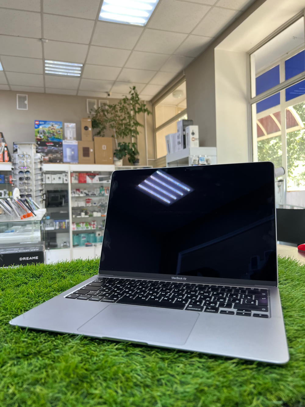 Б/У MacBook Air 13 2020 16/512 Gb 475 циклов