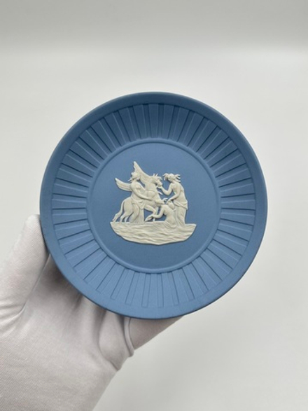 Тарелка декоративная Wedgwood голубая