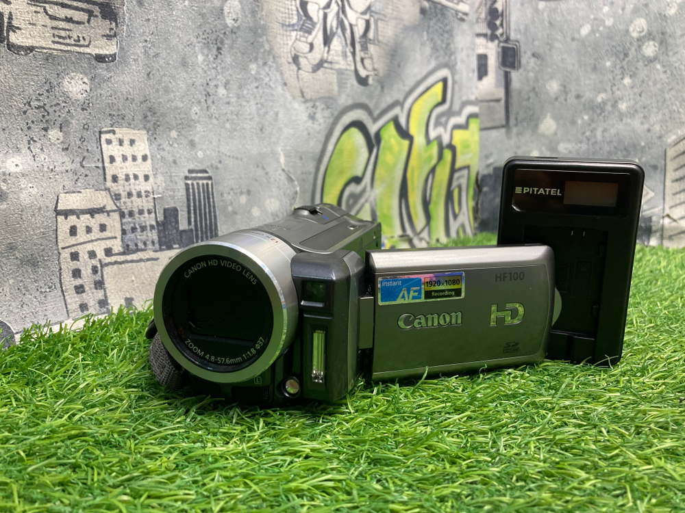 Canon HF100
