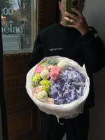 Букет из гортензии, диантусов, хризантемы и оксипеталума