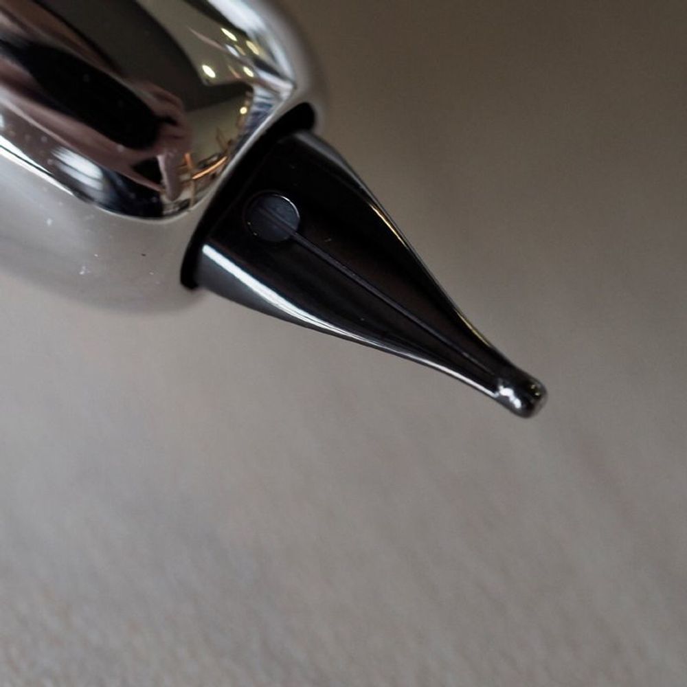 Pilot Capless Graphite с золотым пером F (FC-1500RRK-F-B)