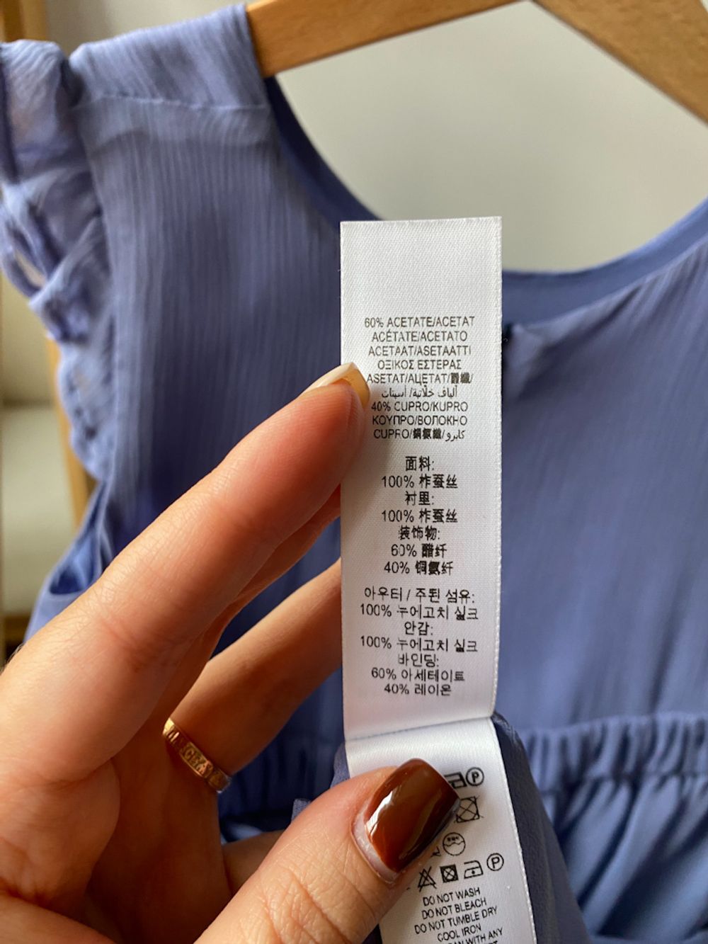 Новое шелковое платье Burberry, 128