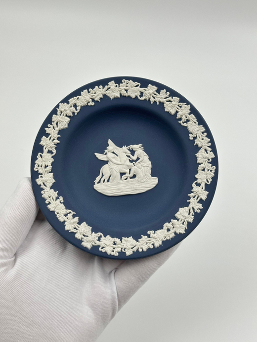 Тарелочка декоративная Wedgwood тёмно-синяя