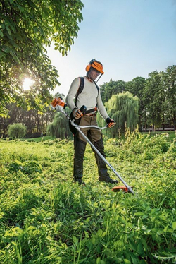 Бензиновый триммер STIHL FS 250 BrushCut, 1.6 кВт, антивибрационная система, плечевой ремень