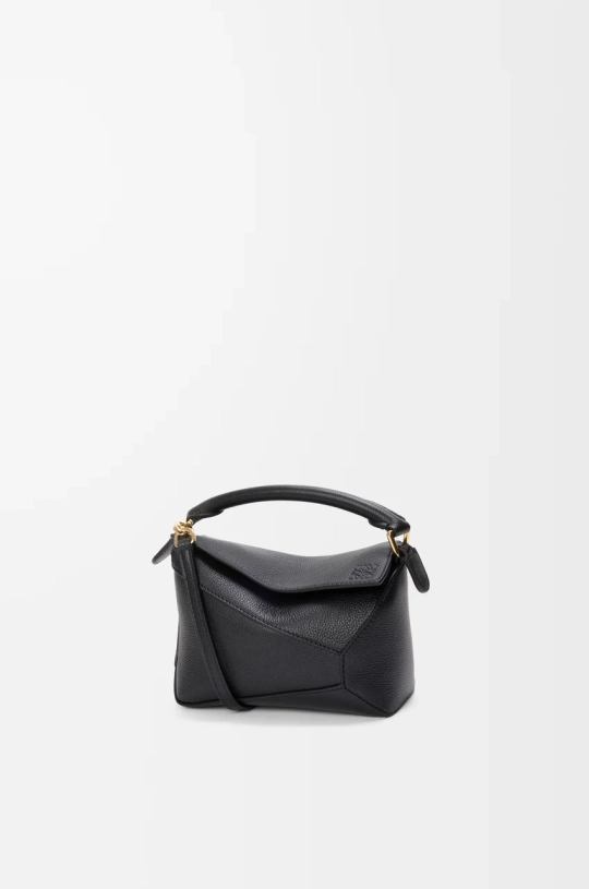 Loewe Мини-сумка Puzzle Edge из мягкой зернистой телячьей кожи, черный