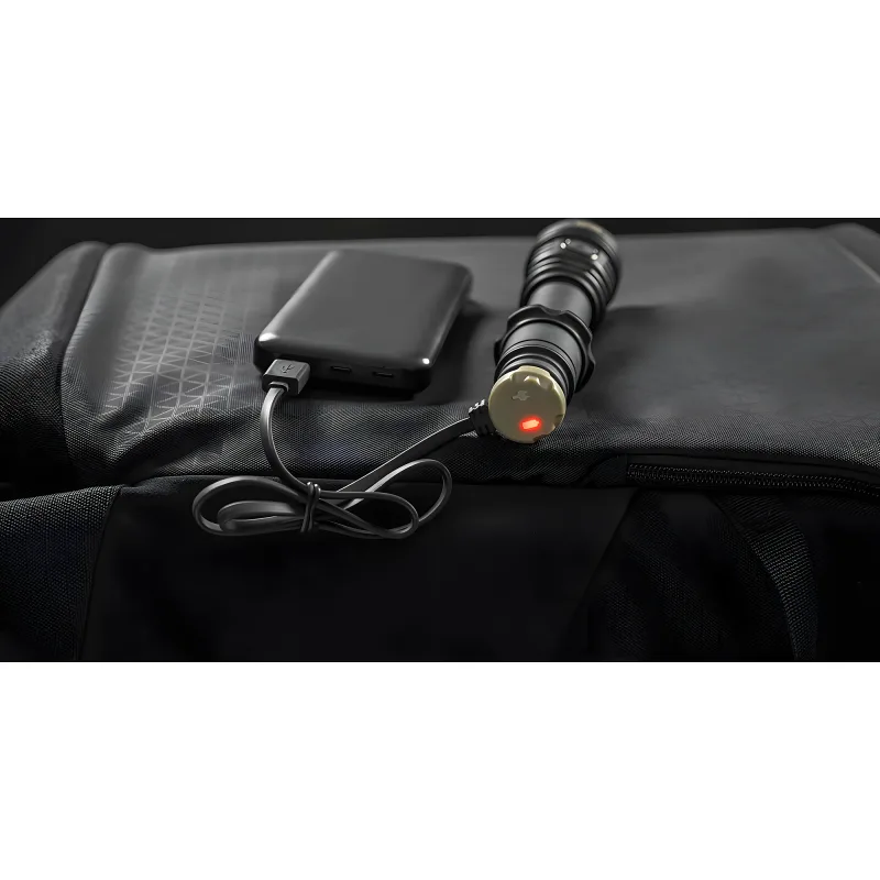 Тактический фонарь Armytek Predator Pro Max Extended Set - процесс зарядки от пауэрбанка
