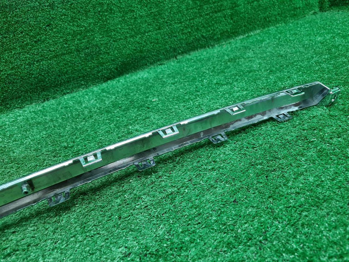 Молдинг заднего бампера Hongqi HS5 (2019-н.в.)