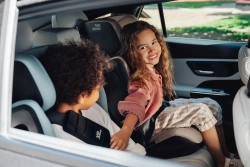 Автокресло 2/3 Britax Roemer KIDFIX PRO i-SIZE LUX Soft Taupe, 3,5 до 12 лет,15-36 кг (100-150 см), isofix, бежевый