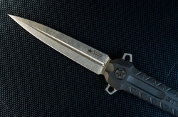 Stinger knife blade, pivot and handle close-up