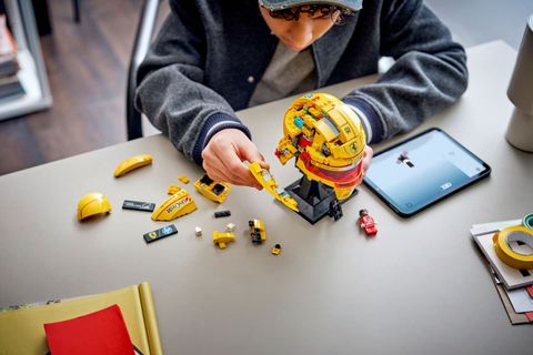 Конструктор LEGO Editions 43022 Scuderia Ferrari HP Lewis Hamilton Helmet