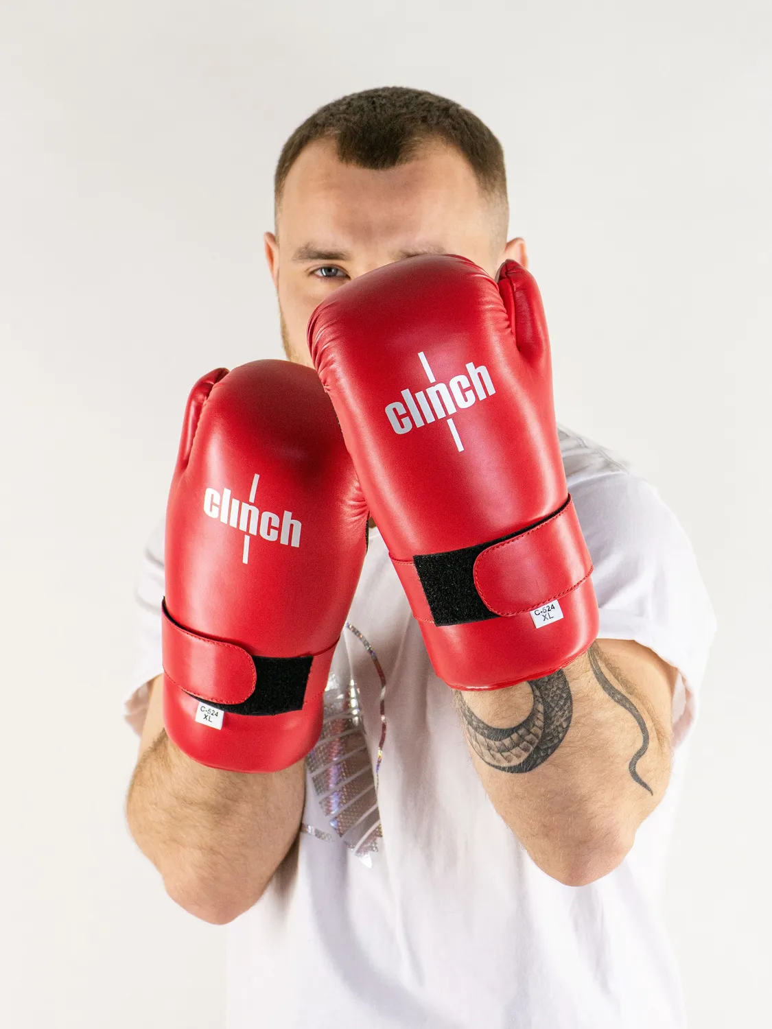 C524 Перчатки полуконтакт Clinch Semi Contact Gloves Kick красные (брак)