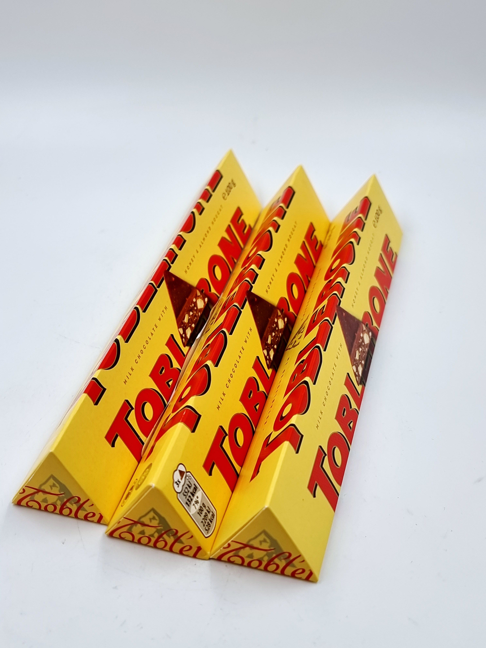 Toblerone молочный шоколад с медом и нугой 300 г (3 шт. по 100 г), Швейцария