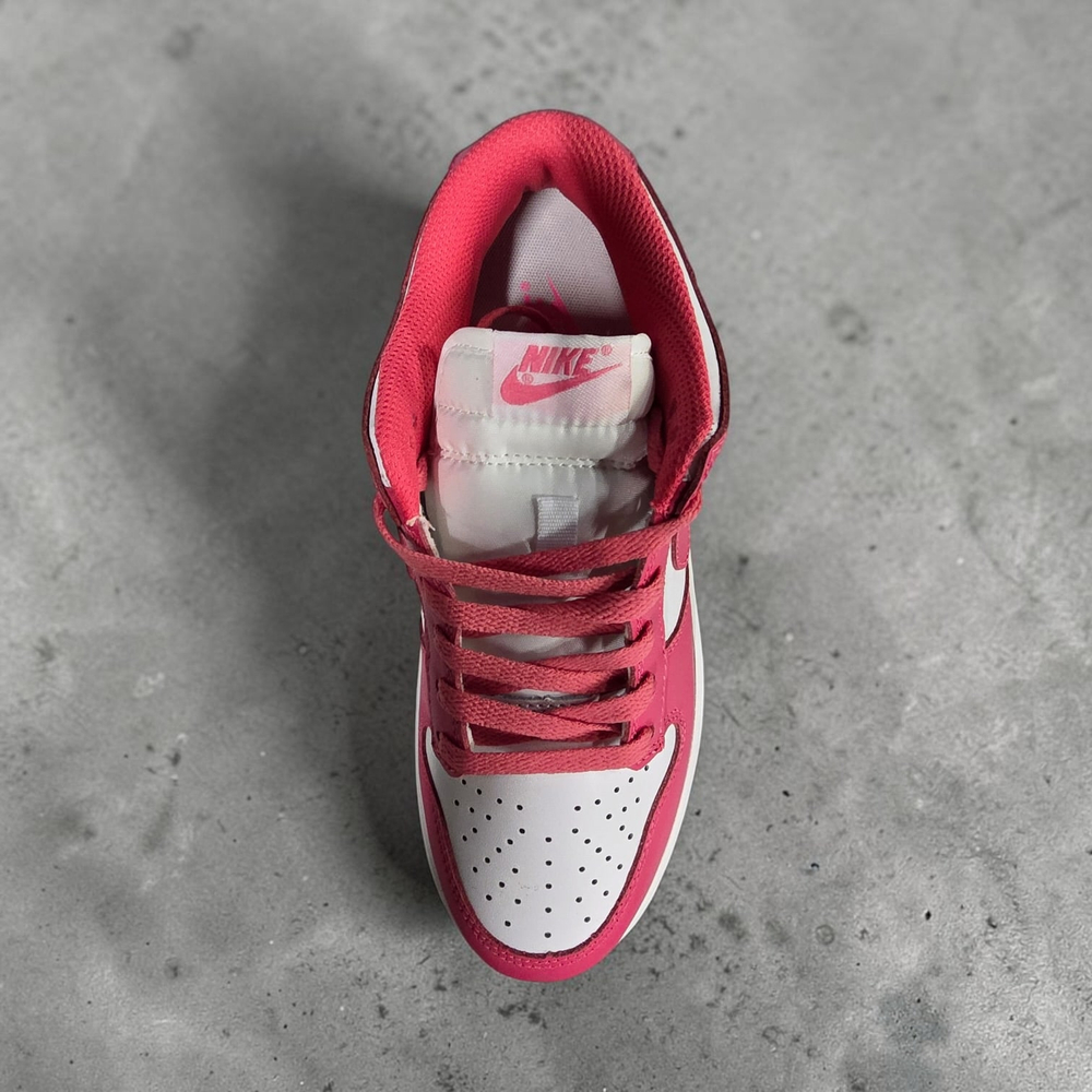 Nike SB Dunk Low • Fuchsia