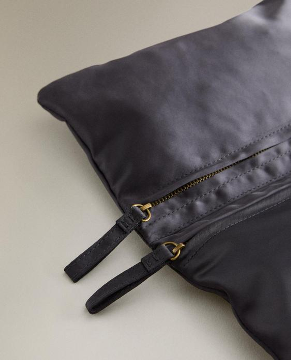 ZARA HOME САТИНОВАЯ КОСМЕТИЧКА ДЛЯ ПРЕДМЕТОВ, ТЕМНО-СИНИЙ