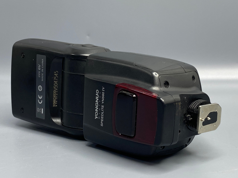 Yongnuo YN560 IV — сломан фиксатор