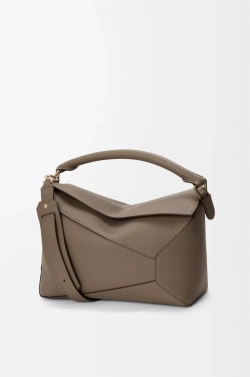 Loewe Сумка среднего размера Puzzle Edge из мягкой зернистой телячьей кожи, серо-коричневый