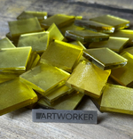 Крупный план золотой смальты на основе серебра 30х30 мм | ArtWorker