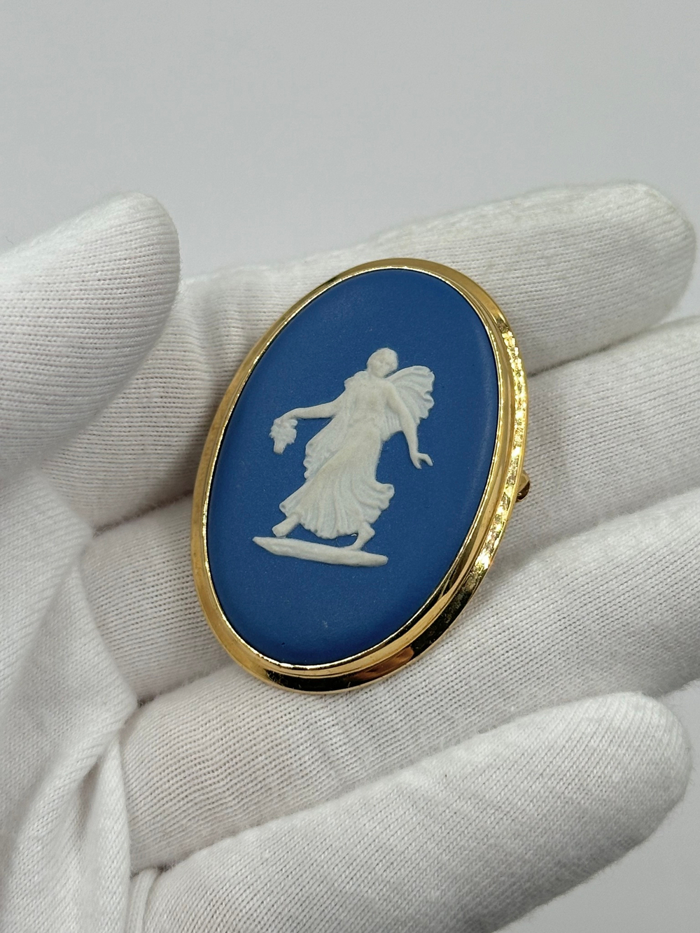 Брошь Wedgwood