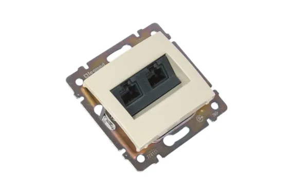 Розетка RJ45 Legrand Valena двойная слоновая кость 14585