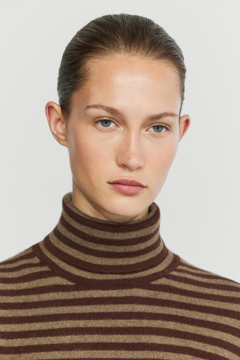 Massimo Dutti Свитер из шерсти и кашемира с высоким воротником, бордо
