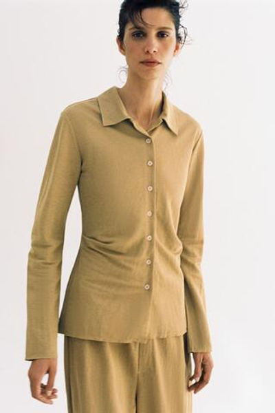 РУБАШКА СО СКЛАДКАМИ И ПУГОВИЦАМИ — ZARA