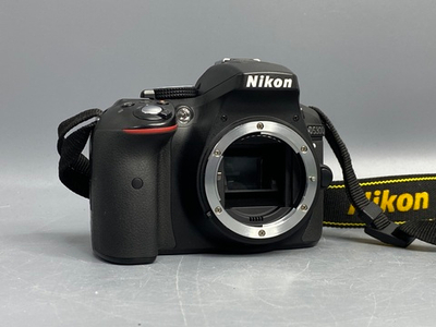 Nikon D5300 kit 18-55mm 3.5-5.6G VR 2.600 Кадров