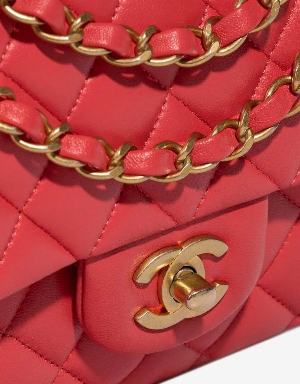 Сумка Chanel Double Flap с золотистым замком CC