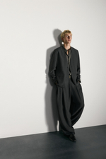 КОСТЮМНЫЕ БРЮКИ WIDE FIT СВОБОДНОГО КРОЯ — ZARA