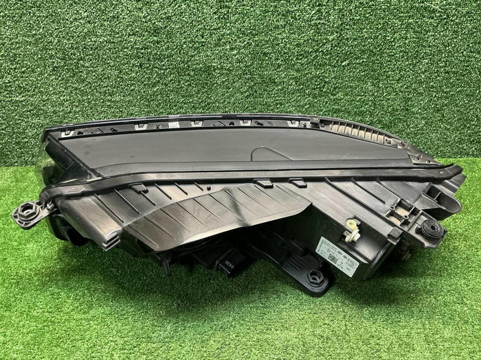 Фара правая VW Touareg 3 (2018-2023) LED