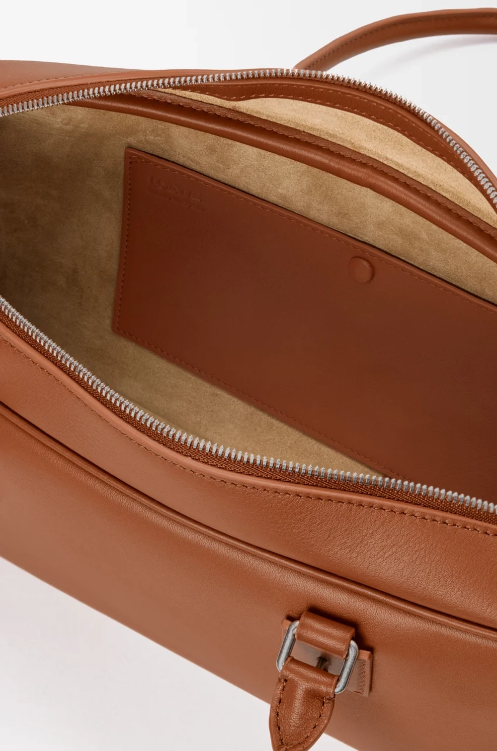 Loewe Укороченная сумка Amazona 31 из блестящей телячьей кожи, светло-коричневый