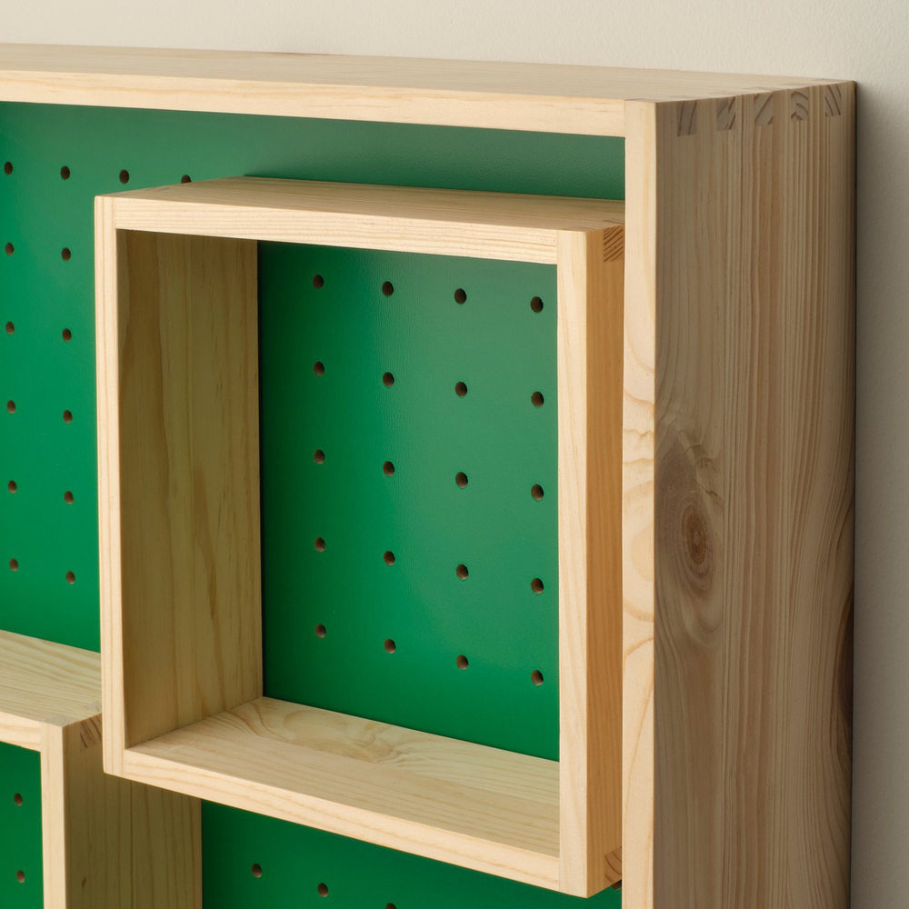 IKEA SKOGSMOSAIK  (ИКЕА СКОГСМОСАИК)  -  Полка выставочная - сосна/зелёный 45х45 см