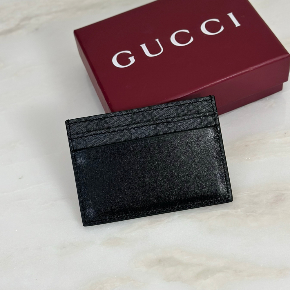 Картхолдер Gucci с отделкой GG и металлической пластиной — чёрный — фото 2