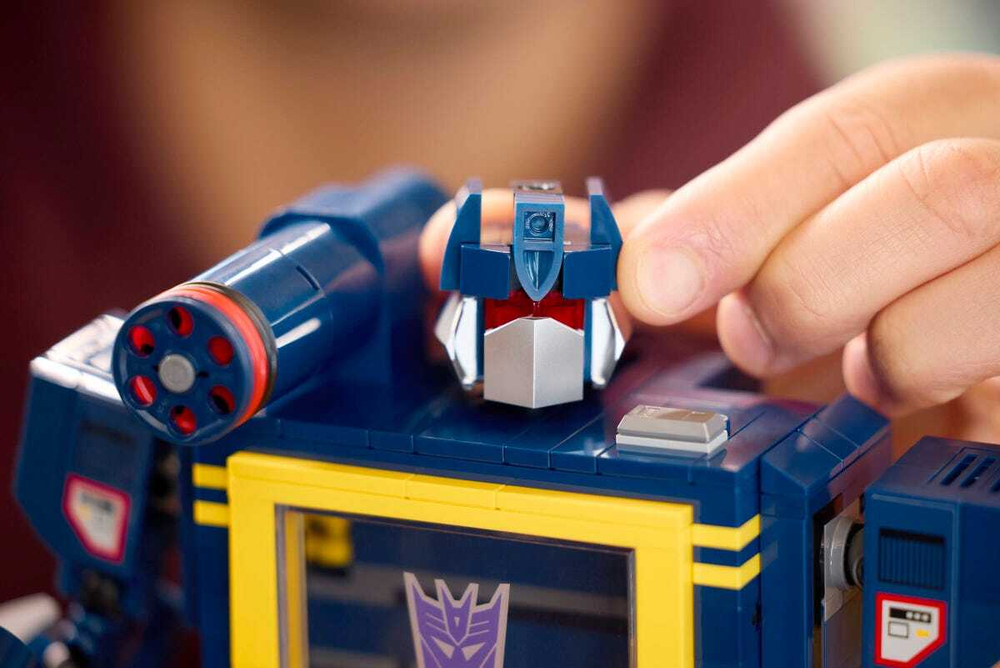 Конструктор LEGO Icons 10358 Transformers: Soundwave