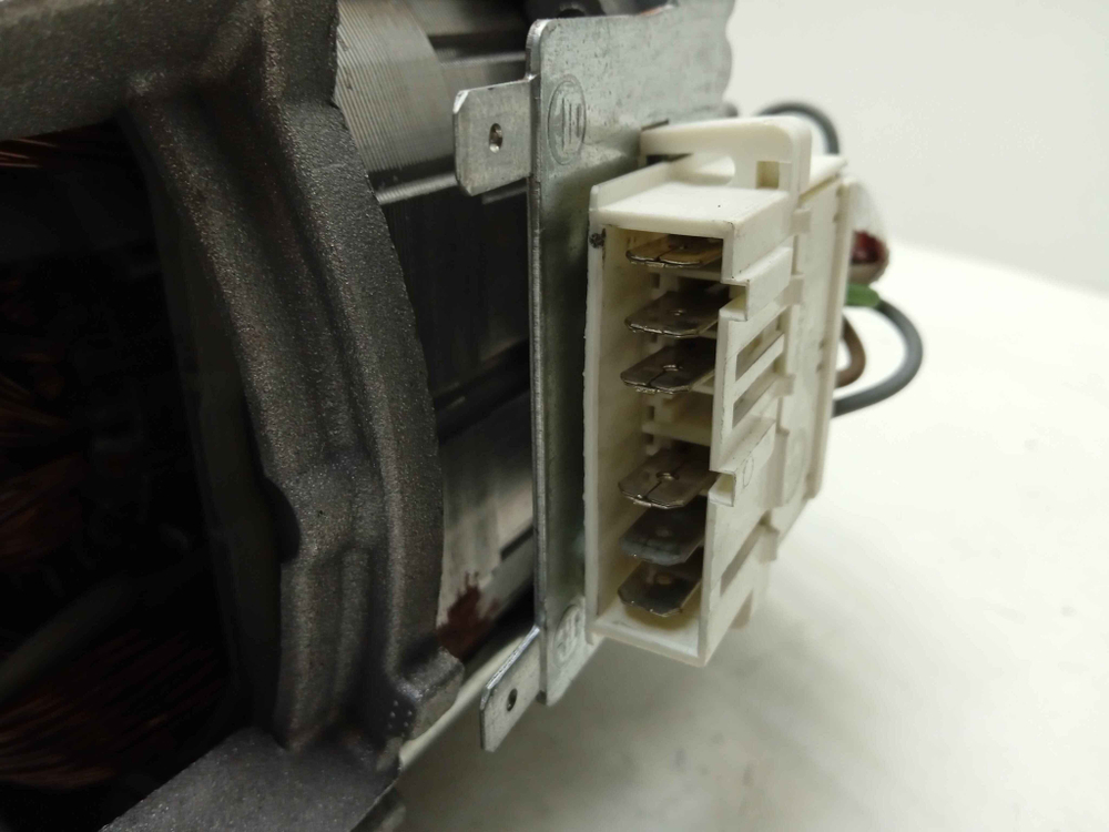 RST703D кт169 Двигатель для стиральной машины Hotpoint-Ariston RST703D б/у