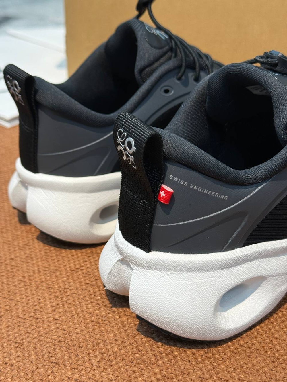 Кроссовки On Running x Loewe